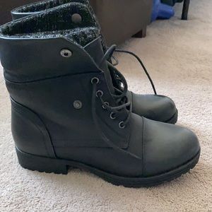 NWOT LEATHER LACE UP BOOTS